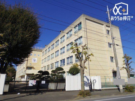 周辺環境 狭山市立柏原中学校 徒歩21分。【柏原中学校】生徒数：270名（令和5年度4月現在）バス停なども近く校庭も広い中学校 1660m