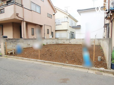 周辺環境 いなげや新座野寺店 徒歩9分。営業時間：９：３０~２１：３０(駐車場あり) 青果、生肉、お惣菜など販売しております！パンが美味しいと評判です 710m