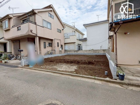 現地外観写真 スーパーまで徒歩５分、コンビニまで徒歩５分の生活利便性の良好な立地です。スーパーやコンビ二が近いのは、毎日のお買い物はもちろん、急に必要なものができたときにも便利ですね。
