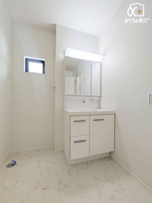 現地外観写真 戸建て住宅ならではの静かでプライベートな空間は、心地よい暮らしを求める方に最適。ペットとのびのび暮らせるのも魅力です。