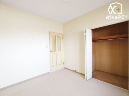 子供部屋 収納のある洋室