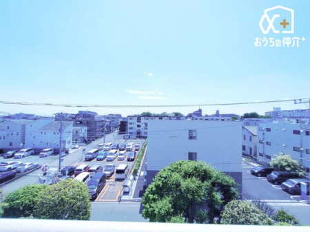 その他 バルコニーからの眺望です！天気の良い日には青空が広がります！