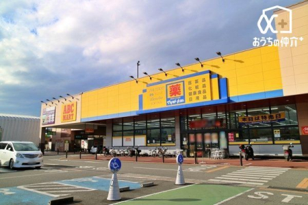 周辺環境 ドラッグストア　マツモトキヨシ　ベスタ狭山店 徒歩16分。【マツモトキヨシ　ベスタ狭山店】営業時間：9時00分～22時00分　ベスタ内にあるドラッグストア　駐車場：多数 1210m