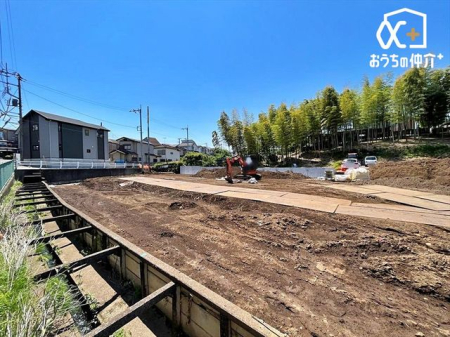 現地土地写真 緑が多く自然豊かな住環境。ららぽーと富士見まで徒歩9分。日常のお買い物にも休日のレジャーにも便利に使えます。勝瀬小学校まで徒歩6分。