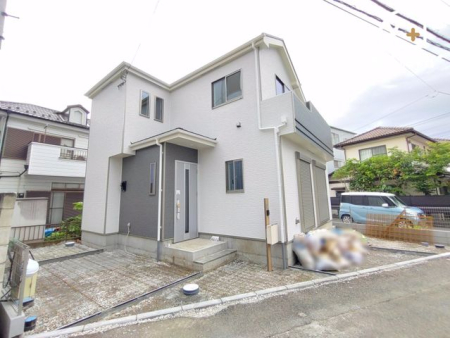 周辺環境 徒歩7分。【ファミリーマート入間春日町店】営業時間24時間。車椅子対応の駐車場。お支払い：クレジット カード。 560m