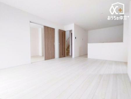 周辺環境 徒歩5分。【スーパーバリュー入間春日町店】営業時間10時00分～20時00分。駐車場280台。車椅子対応の駐車場。 390m