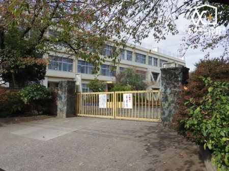 周辺環境 徒歩9分。【黒須小学校】17クラス 児童数:464人 720m