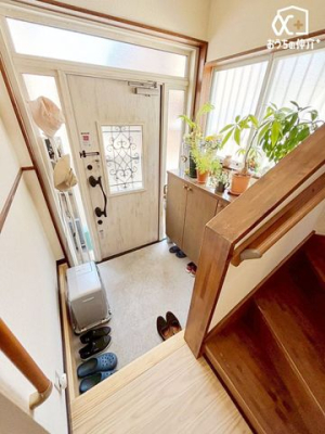 玄関 玄関ドアも新規交換済み