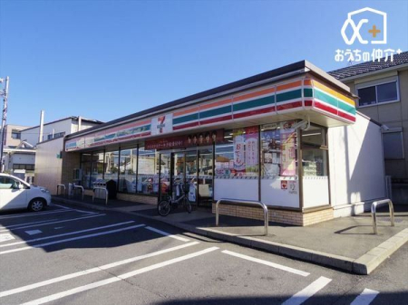 周辺環境 徒歩8分。【セブンイレブン入間扇町屋4丁目店】営業時間24時間。車椅子対応の駐車場。お支払い：クレジット カード。 580m
