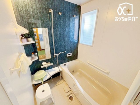 浴室 ～・～Bath～・～一日の疲れを洗い流すバスルーム。シャワー派の人もせっかくのゆったりバスタブの心地よさを味わってみては。きっと毎日、帰ってきてからの時間が一層楽しみになるはずです。