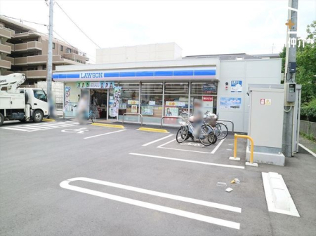 周辺環境 ローソン 志木ニュータウン店 徒歩4分。 310m