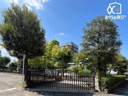 周辺環境 豊島なでしこ幼稚園 徒歩13分。課外活動メニューが豊富　幼稚園の園庭や保育室、成美教育文化会館ギャラリーを使いたくさんの教室があります。 990m