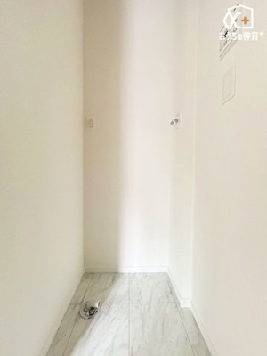 その他 毎日の車通勤でも安心、カースペース付です。建物の完成までもう少しですね！写真の更新お楽しみに。現地ご見学のお問い合わせもお待ちしております！