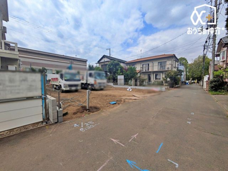 現地外観写真 戸建ならではの開放感と静かな住環境で、ゆとりある生活を実現！上下階の音を気にすることもなくゆったりお過ごしいただけます。