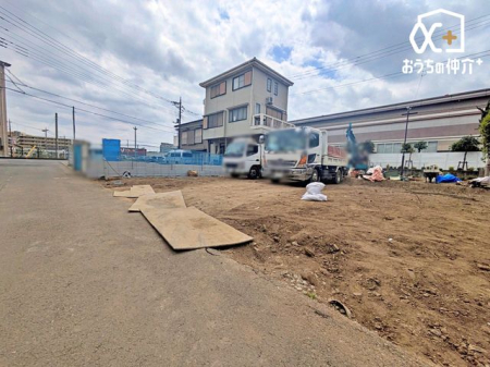 現地外観写真 周囲の騒音が少なく、家族や個人の時間を大切にできる閑静な住宅地。