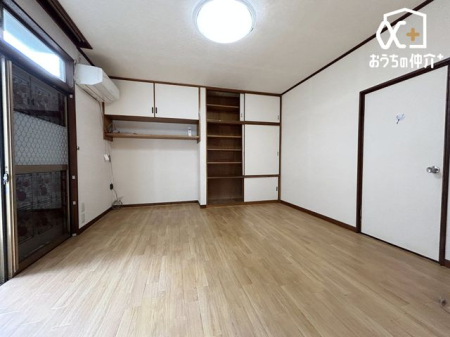 リビング 南向きにつき日当たり良好