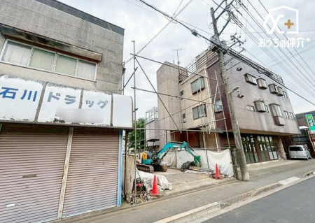 現地外観写真 車通りの少ない落ち着いた環境。お車の出し入れも落ち着いて行えます！ゆったりとした住環境ですので、是非一度足を運ばれて現地をお確かめください。