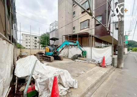  駐車場付きなら駐車場費用を節約でき、さらに自転車置き場や物置としても利用すれば、駐輪場代やトランクルーム代の節約にもつながるでしょう。車を停めていない間は子どもが遊ぶスペースとしても活用できます。
