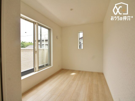 子供部屋 子供部屋にオススメな5.12帖洋室の様子。クローゼットが付いているため、お子様の勉強道具・衣類等も便利に収納可能です。