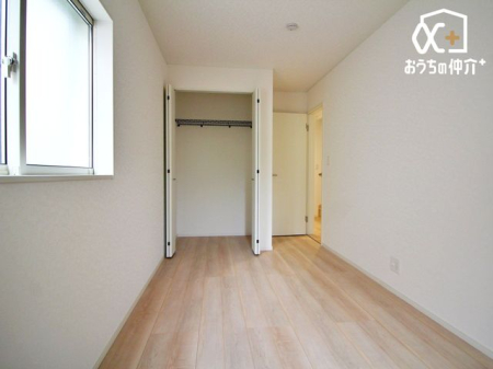 その他内観 居室としても利用できる1階6.12帖のサービスルームです。テレワークルームや趣味のお部屋としても利用できます！