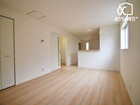 リビング 家族団らんの時を過ごす15.37帖ＬＤＫ。家族が自然と集まりたくなるような、ゆったりとくつろげる空間。明るい陽射しが差しこむ癒しの空間で家族団らんを。