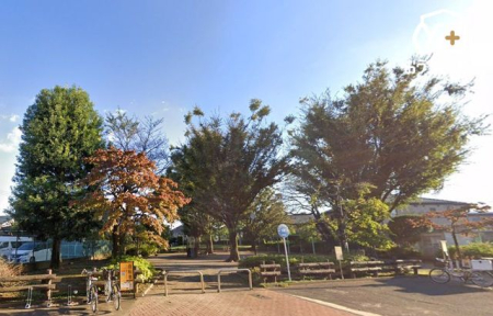 周辺環境 練馬区立 西大泉こぐれ公園 徒歩3分。芝と公衆トイレがある公園馬車の車輪のオブジェありけやき、つつじ、キンモクセイ、桜、プラタナス、はなみずきなど樹木が7～8割ぐらいの多い公園 210m