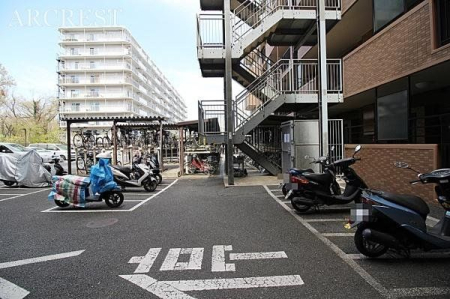 その他 敷地内バイク置き場スペースの様子です。是非、現地ご確認くださいませ。
