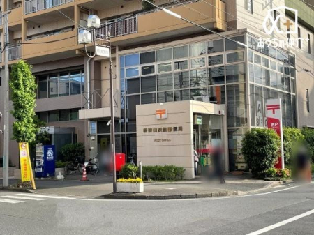周辺環境 徒歩8分。【新狭山駅前郵便局】営業時間9時00分～17時00分(土・日休)、取り扱いサービス・郵便・貯金・保険・ATM。駐車なし。 590m