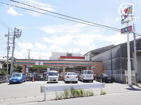 周辺環境 セブンイレブン新座大和田店 徒歩6分。みんな大好きセブンイレブン。ホットスナックが美味しい。有名店とのコラボや定期的なフェアも開催しているので飽きないですね。 430m