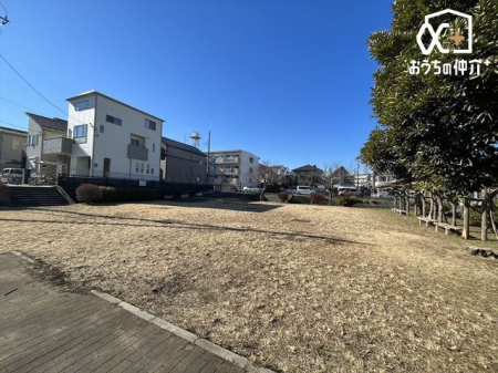 周辺環境 北野中央公園 徒歩12分。 910m