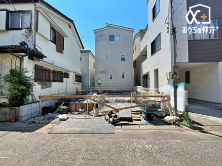現地外観写真 閑静な住宅地で子育て家族にピッタリ。毎日のお散歩も快適な緑に恵まれたエリアで、自然に包まれた穏やかな暮らしを実現するための、ゆとりある住環境が整っています。