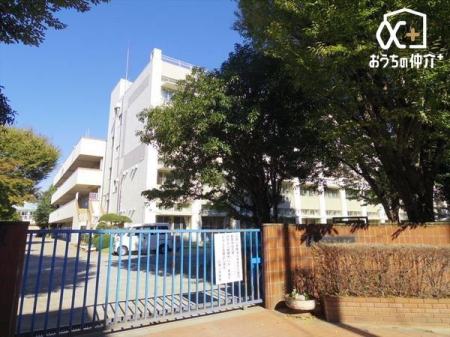 周辺環境 狭山市立広瀬小学校 徒歩14分。【広瀬小学校】車椅子対応の駐車場・入り口あり 1080m