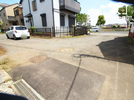 現地土地写真 車通りが少なく小さなお子様がいても安心です！