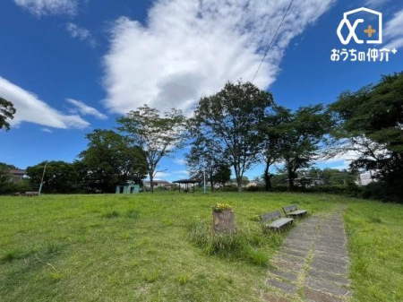 周辺環境 小山台遺跡公園 徒歩3分。見晴らしもよく、西武線の電車が隣を走っています！映画「河童のクゥと夏休み」のワンシーンで使われた公園なので見てみてね！ 210m