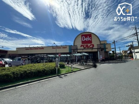 周辺環境 ベルク山口店 徒歩7分。品揃え豊富なスーパーマーケットでございます。近隣の方々でいつも賑わっております。駐車場も広いです。 490m