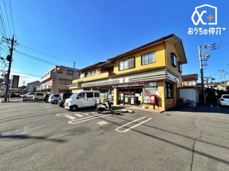 周辺環境 セブンイレブン所沢岩崎店 徒歩5分。24時間営業　駐車場は広く停めやすさがポイントです！ 340m