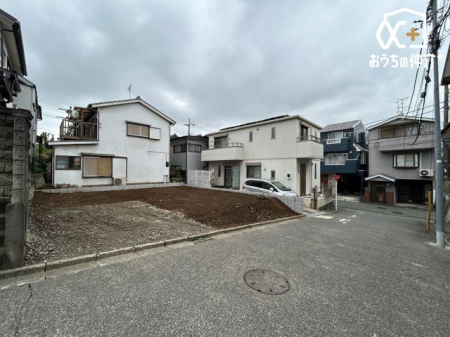 現地土地写真 車通りの少ない閑静な住宅地です
