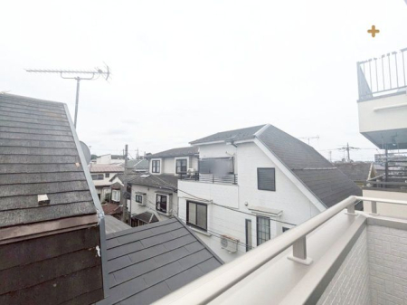 周辺環境 竹の子保育園 徒歩5分。定員：60名 栄緑道・樹林公園など緑豊かな環境です。 360m