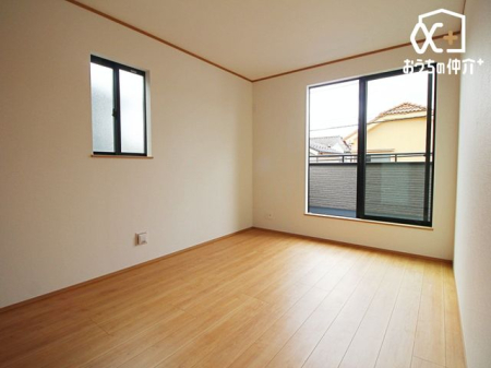 周辺環境 業務スーパー新座店 徒歩7分。営業時間　9：00～21：00　駐車場有　取扱い　青果・精肉・酒 530m
