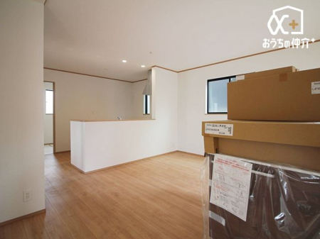 周辺環境 ヨークフーズ 新座馬場店 徒歩11分。営業時間：午前9時～午後9時45分 駐車場：有 810m