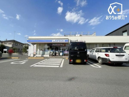 周辺環境 ローソン　中里３丁目店 徒歩10分。清瀬駅北口から徒歩約17分。大型車駐車可能 780m