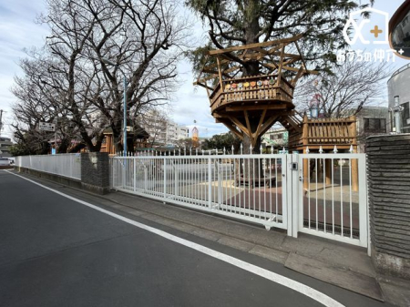 周辺環境 多摩みどり幼稚園 徒歩1分。【保育時間】9:00-14:00オープンスペースを取り入れた明るく広々とした空間です。 10m