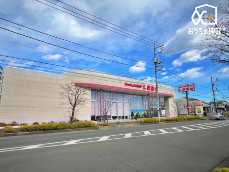 周辺環境 ファッションセンターしまむら幸町店 徒歩4分。ゆったり広い店舗です。下着のまとめ買いや、バックや靴・小物も充実していますよ。 280m
