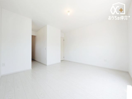 寝室 約11.7帖の広さの寝室。寝室に大容量の収納を完備。衣類や寝具をすっきり整理でき、広々とした空間で快適な暮らしを。