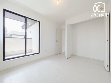 その他内観 5.2帖の広さの洋室。広々とした洋室は、多目的に使える万能スペース。寝室や書斎、趣味の部屋にもぴったり。
