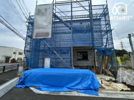 周辺環境 スーパーオザム下里店 徒歩11分。数あるオザムの中でも、かなりいい雰囲気の店舗店内フロアが広めなので、品数も豊富 880m