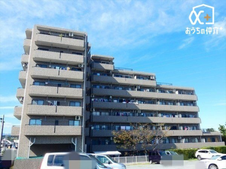 現地外観写真 街並みと調和するおしゃれなマンション