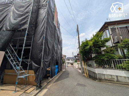周辺環境 ファミリーマート所沢小手指南店 徒歩2分。24時間営業なので、急なお買い物にも便利です。飲食物や軽い日用品を販売しております。駐車場；有 150m