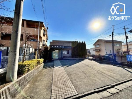 その他内観 『収納』があれば散らかりがちな細かな物もしまえ、お部屋が片付きスッキリ、広々と使えますね。家事もしやすく、掃除の効率もグーンとよくなります。家族が増え荷物が増えても、柔軟に対応でき安心です。