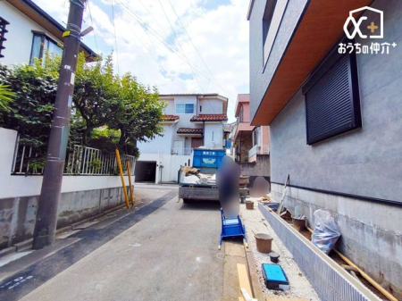 現地外観写真 ■車通りの少ない前面道路